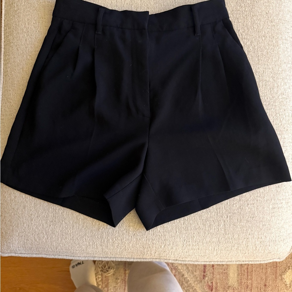 ARITZIA Effortless Shorts